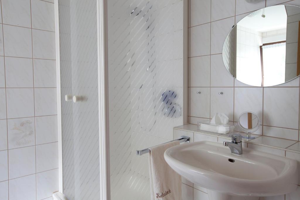 Gasthaus Rebstock Simonswald Kamer foto